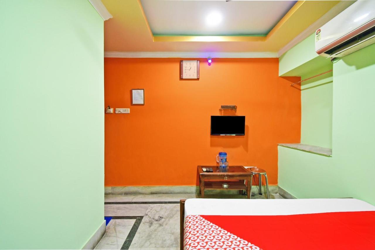 Oyo 85829 Max International Hotel Kalkutta Kültér fotó