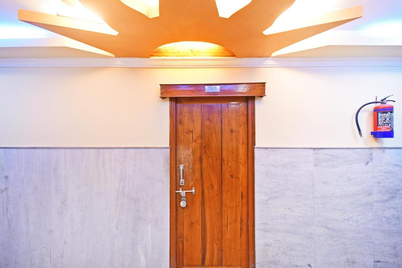 Oyo 85829 Max International Hotel Kalkutta Kültér fotó